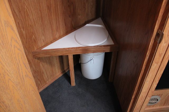 2011 Ice Castle Fish House 8x17