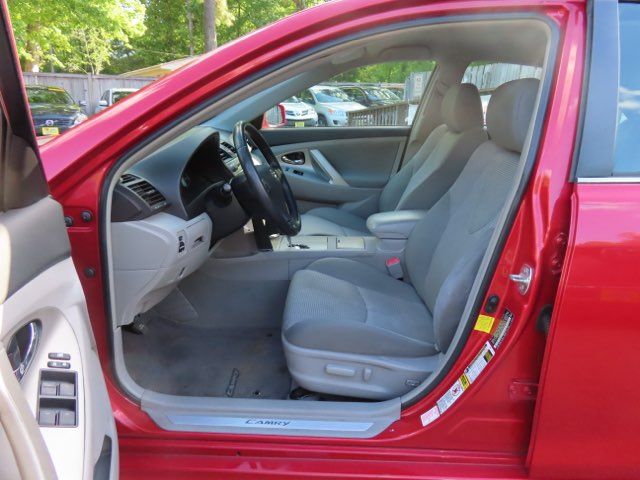2011 Toyota Camry SE 6-Spd AT 