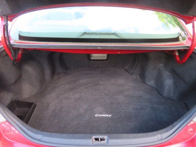 2011 Toyota Camry SE 6-Spd AT 