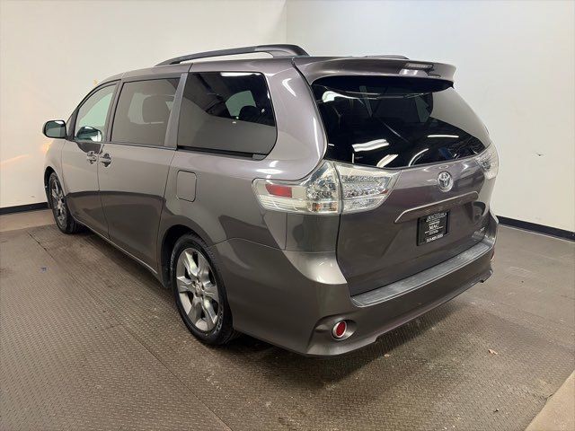 2011 Toyota Sienna SE 8-Passenger