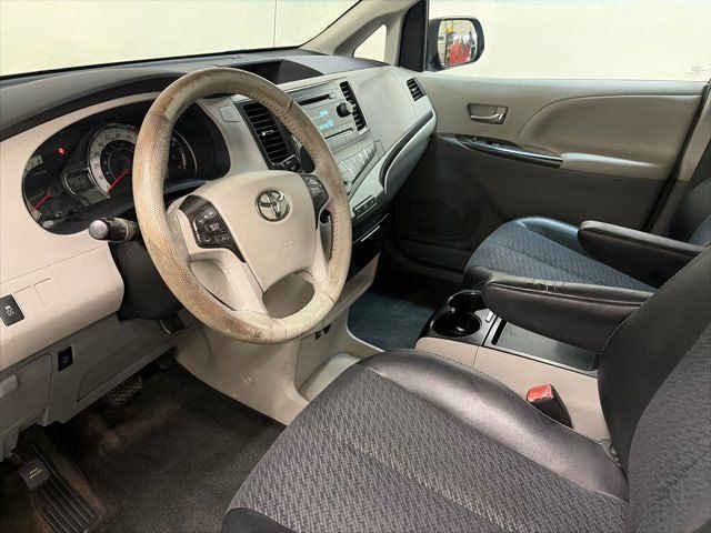 2011 Toyota Sienna SE 8-Passenger