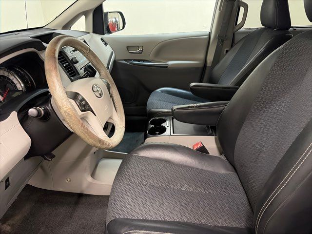 2011 Toyota Sienna SE 8-Passenger