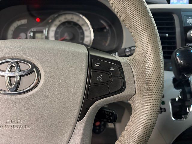 2011 Toyota Sienna SE 8-Passenger