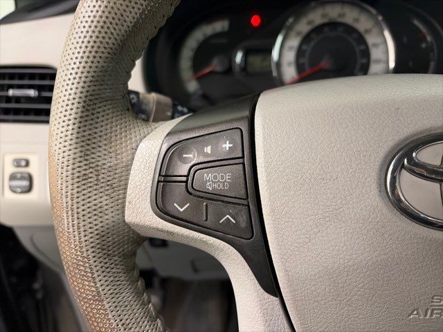 2011 Toyota Sienna SE 8-Passenger