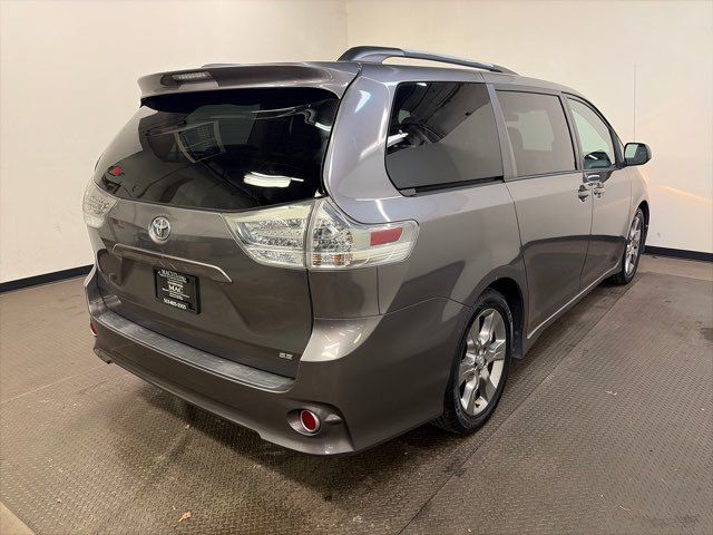2011 Toyota Sienna SE 8-Passenger