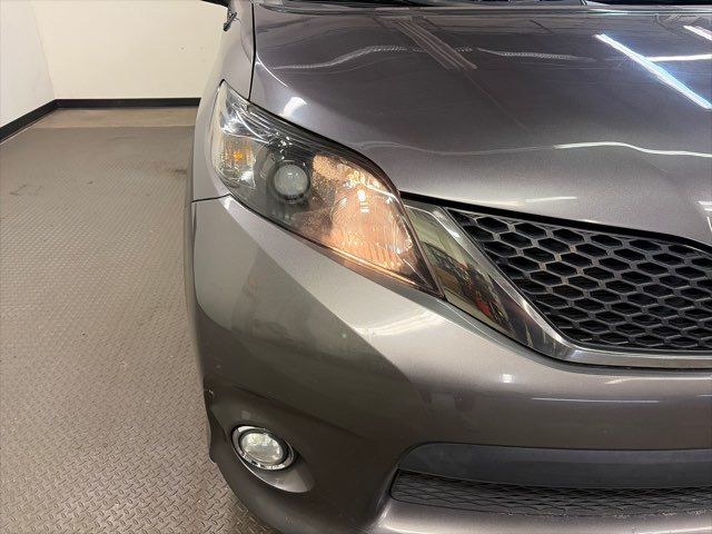 2011 Toyota Sienna SE 8-Passenger