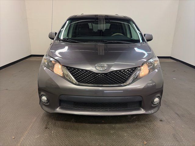 2011 Toyota Sienna SE 8-Passenger