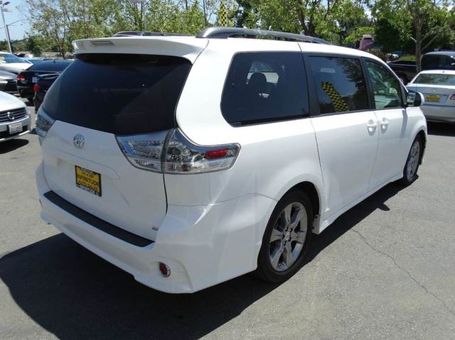 2011 Toyota Sienna SE