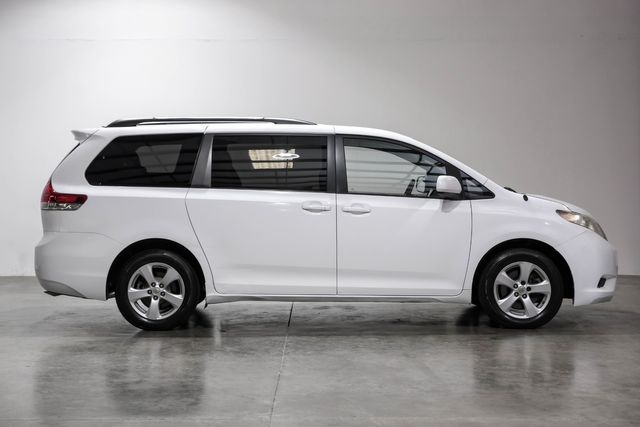 2011 Toyota Sienna LE 8-Passenger