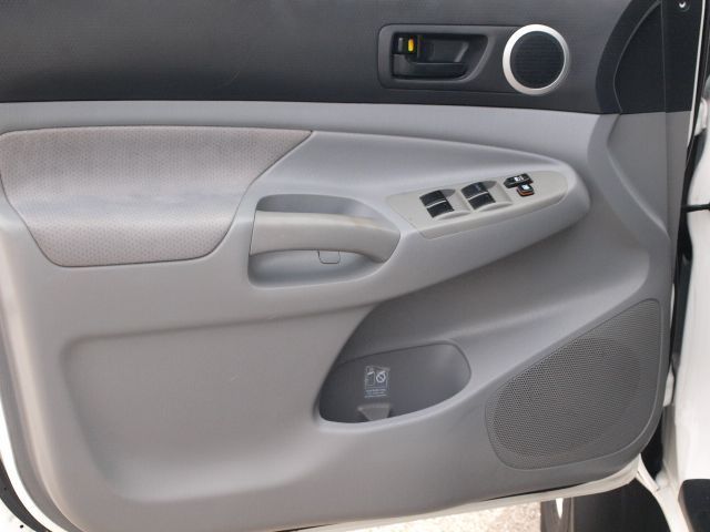 2011 Toyota Tacoma Pickup 4D 5 ft