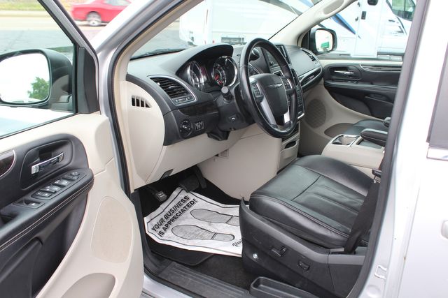 2012 Chrysler Town and Country Freedom Mobility Wheelchair Van Touring | Granite City, Illinois | MasterCars Company Inc. 2012 Chrysler Town and Country Freedom Mobility Wheelchair Van Touring | Granite City, Illinois | MasterCars Company Inc.