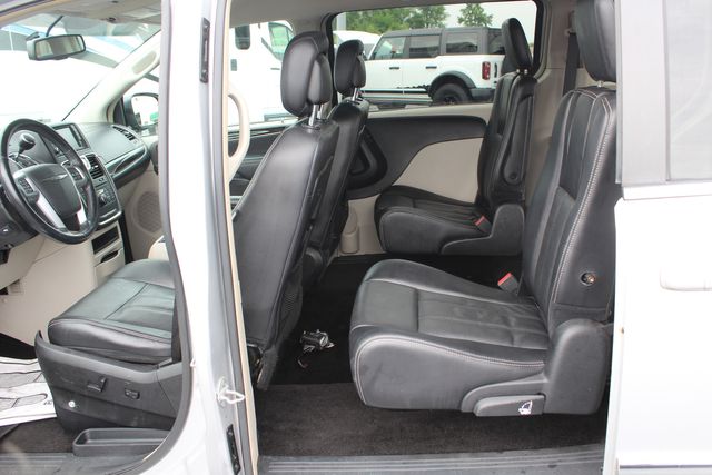 2012 Chrysler Town and Country Freedom Mobility Wheelchair Van Touring | Granite City, Illinois | MasterCars Company Inc. 2012 Chrysler Town and Country Freedom Mobility Wheelchair Van Touring | Granite City, Illinois | MasterCars Company Inc.