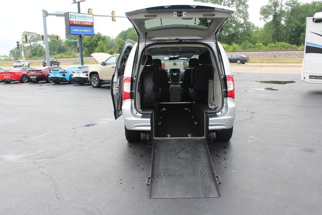 2012 Chrysler Town and Country Freedom Mobility Wheelchair Van Touring | Granite City, Illinois | MasterCars Company Inc.