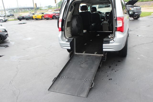 2012 Chrysler Town and Country Freedom Mobility Wheelchair Van Touring | Granite City, Illinois | MasterCars Company Inc.