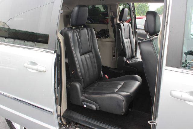 2012 Chrysler Town and Country Freedom Mobility Wheelchair Van Touring | Granite City, Illinois | MasterCars Company Inc.