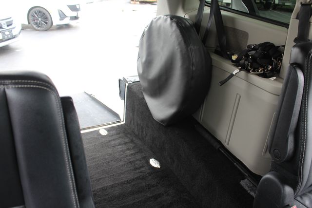 2012 Chrysler Town and Country Freedom Mobility Wheelchair Van Touring | Granite City, Illinois | MasterCars Company Inc. 2012 Chrysler Town and Country Freedom Mobility Wheelchair Van Touring | Granite City, Illinois | MasterCars Company Inc.