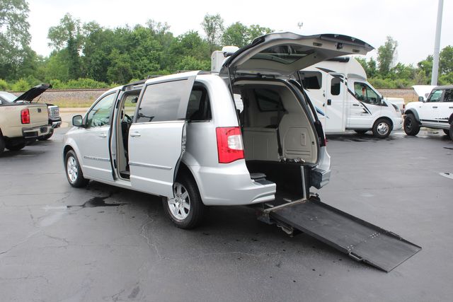 2012 Chrysler Town and Country Freedom Mobility Wheelchair Van Touring | Granite City, Illinois | MasterCars Company Inc.