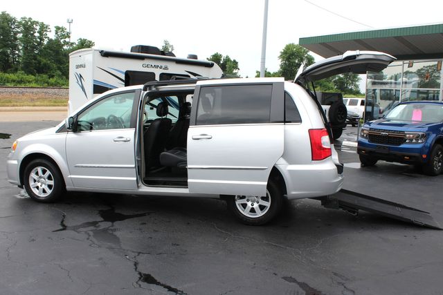 2012 Chrysler Town and Country Freedom Mobility Wheelchair Van Touring | Granite City, Illinois | MasterCars Company Inc. 2012 Chrysler Town and Country Freedom Mobility Wheelchair Van Touring | Granite City, Illinois | MasterCars Company Inc.