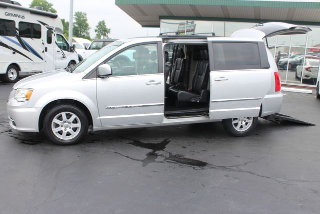 2012 Chrysler Town and Country Freedom Mobility Wheelchair Van Touring | Granite City, Illinois | MasterCars Company Inc.