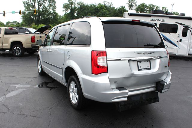 2012 Chrysler Town and Country Freedom Mobility Wheelchair Van Touring | Granite City, Illinois | MasterCars Company Inc. 2012 Chrysler Town and Country Freedom Mobility Wheelchair Van Touring | Granite City, Illinois | MasterCars Company Inc.