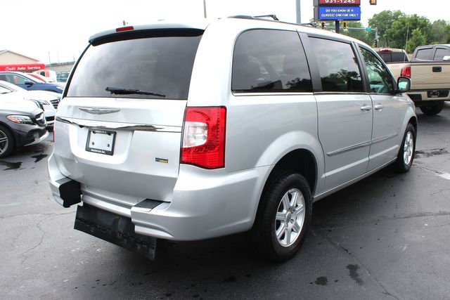 2012 Chrysler Town and Country Freedom Mobility Wheelchair Van Touring | Granite City, Illinois | MasterCars Company Inc. 2012 Chrysler Town and Country Freedom Mobility Wheelchair Van Touring | Granite City, Illinois | MasterCars Company Inc.