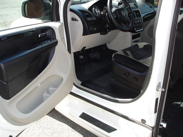 2012 Dodge Grand Caravan SXT w/Ramp | Charlotte, North Carolina | ADVENTURE VANS 2012 Dodge Grand Caravan SXT w/Ramp | Charlotte, North Carolina | ADVENTURE VANS