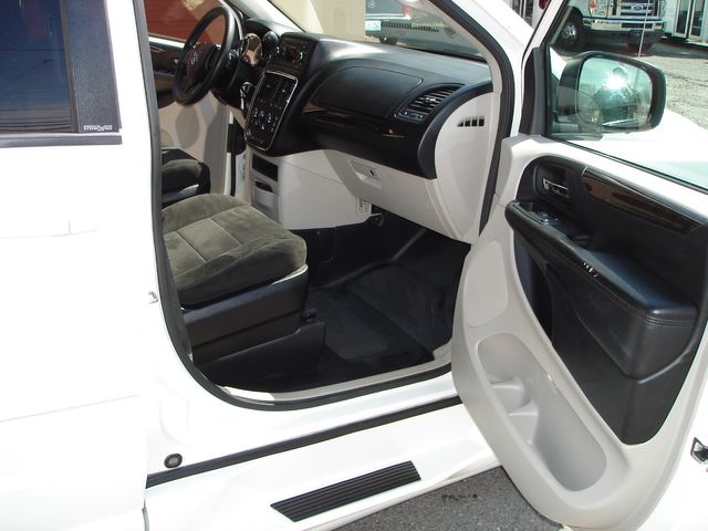 2012 Dodge Grand Caravan SXT w/Ramp | Charlotte, North Carolina | ADVENTURE VANS 2012 Dodge Grand Caravan SXT w/Ramp | Charlotte, North Carolina | ADVENTURE VANS