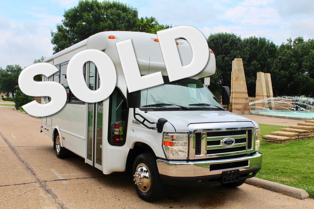 2012 Ford E-350 13 Passenger Starcraft Shuttle Bus With Wheelchair Lift | Irving, Texas | Lonestar Automart Inc. in Irving, Texas 75060