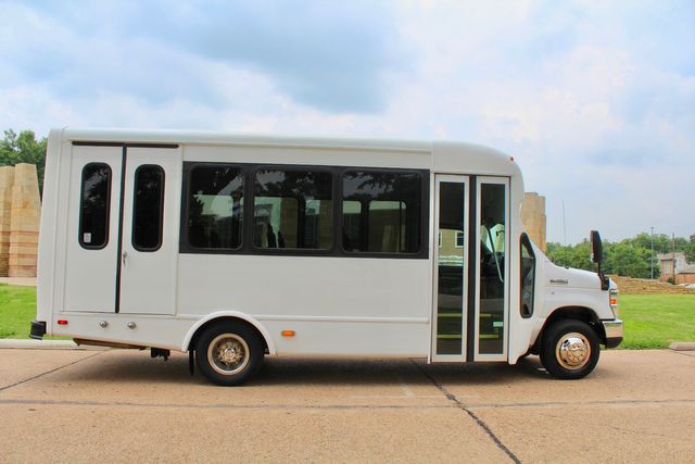 2012 Ford E-350 13 Passenger Starcraft Shuttle Bus With Wheelchair Lift | Irving, Texas | Lonestar Automart Inc. 2012 Ford E-350 13 Passenger Starcraft Shuttle Bus With Wheelchair Lift | Irving, Texas | Lonestar Automart Inc.