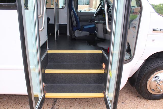 2012 Ford E-350 13 Passenger Starcraft Shuttle Bus With Wheelchair Lift | Irving, Texas | Lonestar Automart Inc. 2012 Ford E-350 13 Passenger Starcraft Shuttle Bus With Wheelchair Lift | Irving, Texas | Lonestar Automart Inc.