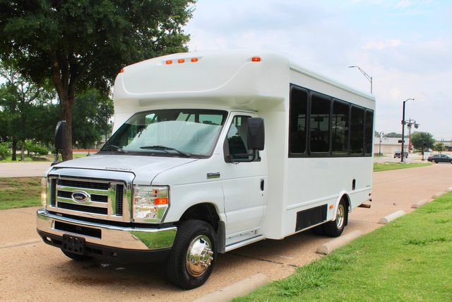 2012 Ford E-350 13 Passenger Starcraft Shuttle Bus With Wheelchair Lift | Irving, Texas | Lonestar Automart Inc. 2012 Ford E-350 13 Passenger Starcraft Shuttle Bus With Wheelchair Lift | Irving, Texas | Lonestar Automart Inc.