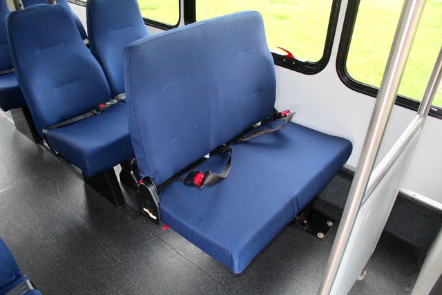 2012 Ford E-350 13 Passenger Starcraft Shuttle Bus  With Wheelchair Lift