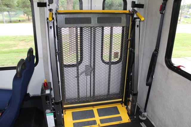 2012 Ford E-350 13 Passenger Starcraft Shuttle Bus  With Wheelchair Lift