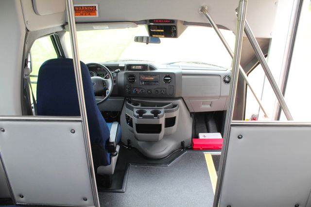 2012 Ford E-350 13 Passenger Starcraft Shuttle Bus With Wheelchair Lift | Irving, Texas | Lonestar Automart Inc.