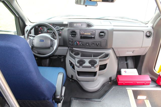 2012 Ford E-350 13 Passenger Starcraft Shuttle Bus With Wheelchair Lift | Irving, Texas | Lonestar Automart Inc. 2012 Ford E-350 13 Passenger Starcraft Shuttle Bus With Wheelchair Lift | Irving, Texas | Lonestar Automart Inc.