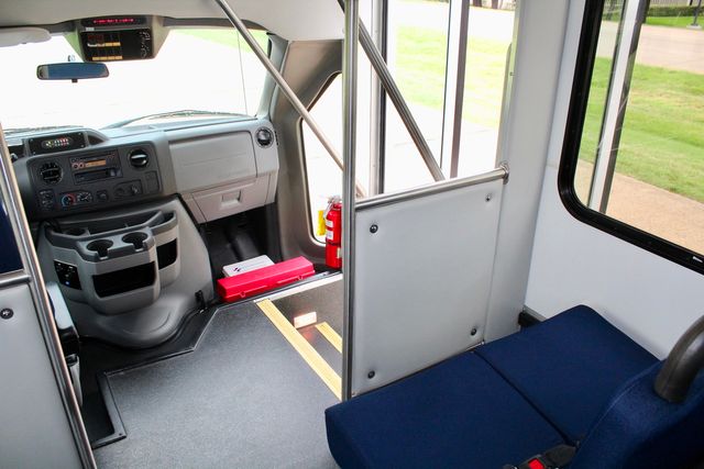 2012 Ford E-350 13 Passenger Starcraft Shuttle Bus With Wheelchair Lift | Irving, Texas | Lonestar Automart Inc.