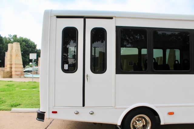 2012 Ford E-350 13 Passenger Starcraft Shuttle Bus With Wheelchair Lift | Irving, Texas | Lonestar Automart Inc.