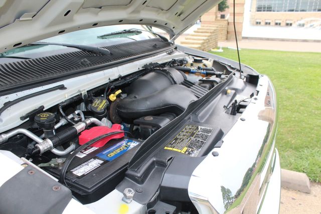 2012 Ford E-350 13 Passenger Starcraft Shuttle Bus With Wheelchair Lift | Irving, Texas | Lonestar Automart Inc.