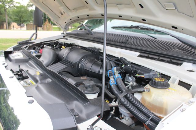 2012 Ford E-350 13 Passenger Starcraft Shuttle Bus With Wheelchair Lift | Irving, Texas | Lonestar Automart Inc.