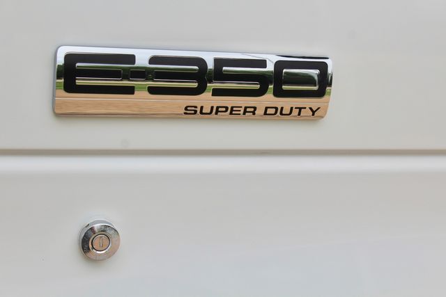 2012 Ford E-350 13 Passenger Starcraft Shuttle Bus With Wheelchair Lift | Irving, Texas | Lonestar Automart Inc.