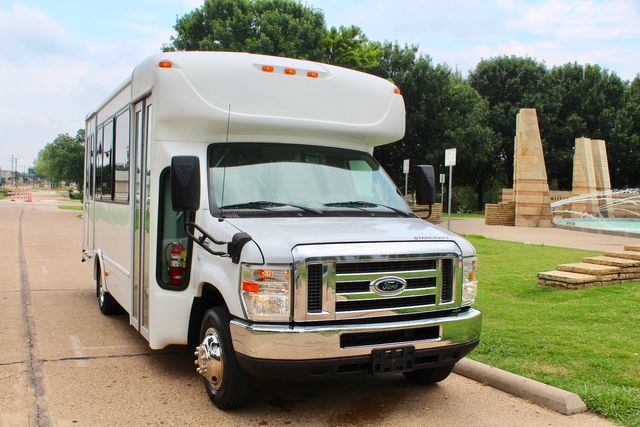 2012 Ford E-350 13 Passenger Starcraft Shuttle Bus With Wheelchair Lift | Irving, Texas | Lonestar Automart Inc.