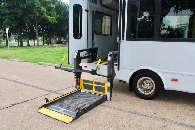 2012 Ford E-350 13 Passenger Starcraft Shuttle Bus With Wheelchair Lift | Irving, Texas | Lonestar Automart Inc.