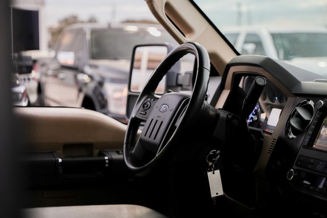 2012 Ford F-250 Super Duty Lariat CREW CAB FX4 / CLEAN CARFAX / WELL SERVICED | Austin, TX | Rocky Mountain Truck Stop Austin