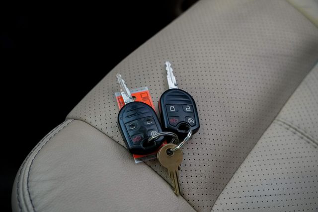 2012 Ford F-250 Super Duty Lariat CREW CAB FX4 / CLEAN CARFAX / WELL SERVICED | Austin, TX | Rocky Mountain Truck Stop Austin