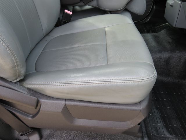 2012 Ford F-250 Super Duty XL w/Knapheide Utility Bed