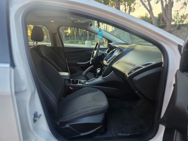 2012 Ford Focus Titanium | Reseda, CA | Angeles Auto Alliance 2012 Ford Focus Titanium | Reseda, CA | Angeles Auto Alliance