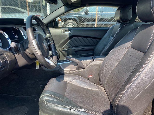 2012 Ford Mustang V6 Coupe 6-Speed Automatic W68K