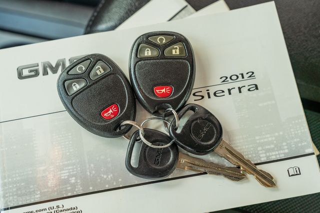 2012 GMC Sierra 2500HD SLT CREW CAB Z71 / DURAMAX DIESEL 4X4 W/ UPGRADES | Austin, TX | Rocky Mountain Truck Stop Austin 2012 GMC Sierra 2500HD SLT CREW CAB Z71 / DURAMAX DIESEL 4X4 W/ UPGRADES | Austin, TX | Rocky Mountain Truck Stop Austin