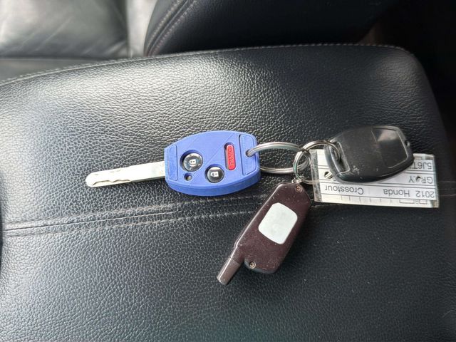 2012 Honda Crosstour EX-L V6 | Alpharetta, GA | Star Motors 2012 Honda Crosstour EX-L V6 | Alpharetta, GA | Star Motors