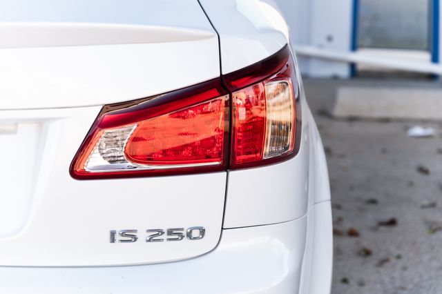 2012 Lexus IS 250 NAV LEATHER SUNROOF LOADED CLEAN CARFAX 2 OWNERS